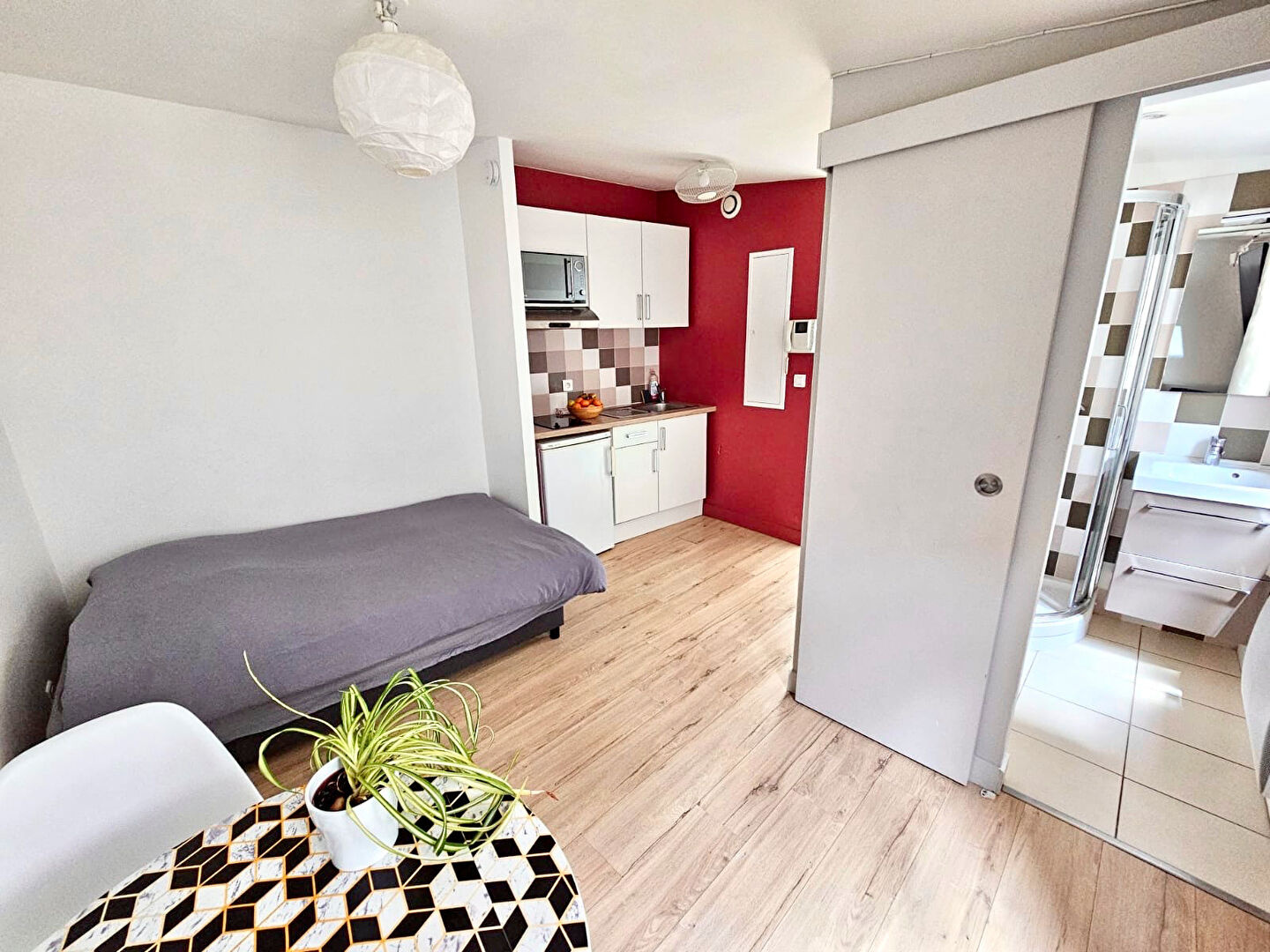 Studio rénové en dernier étage carmes/ saint etienne