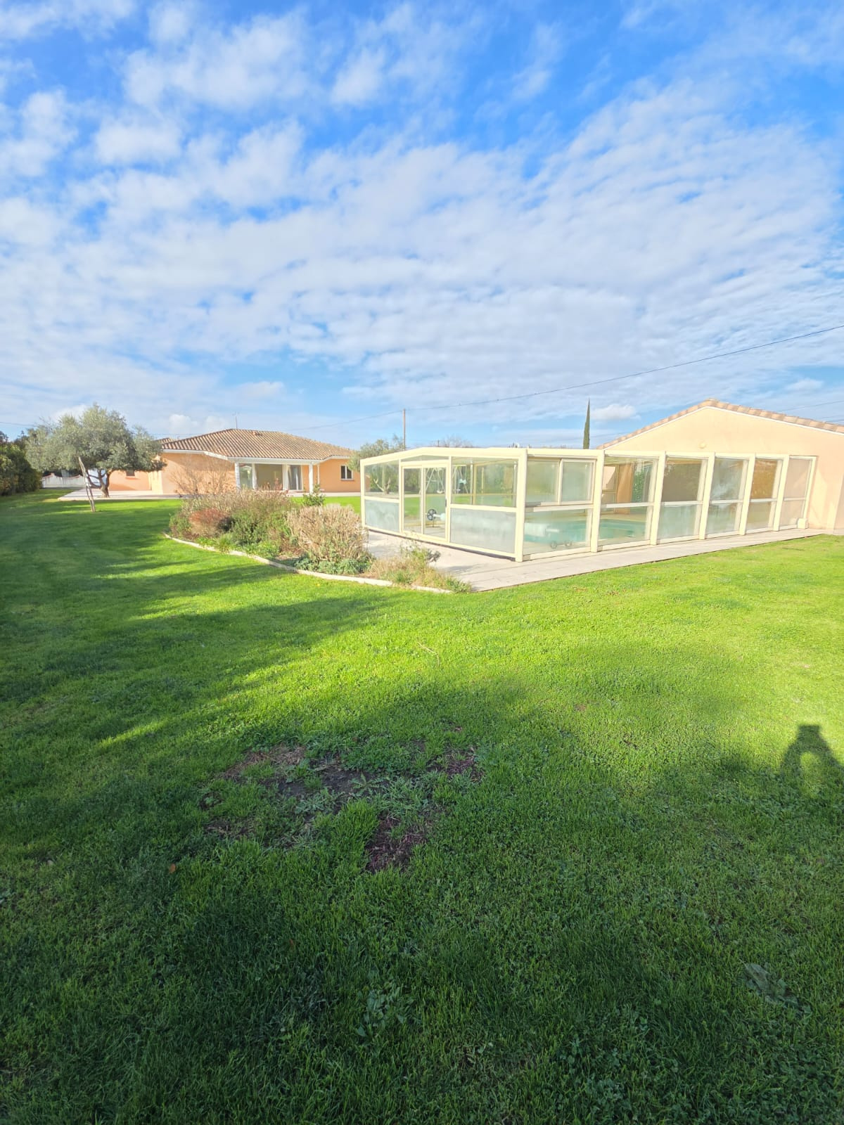 Maison de 170m2 de plain-pied + 112m2 de garage avec une piscine dome à Saint Jory